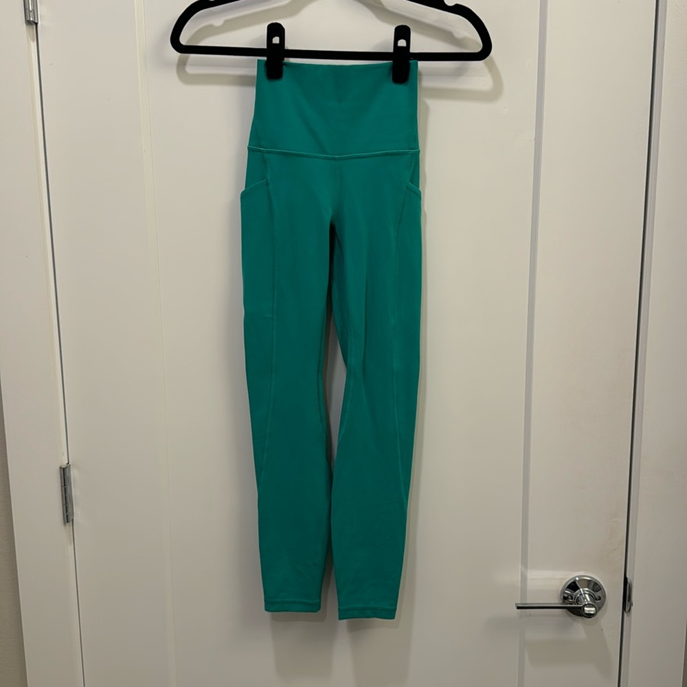 NWOT Never Worn Lululemon Align High Rise 25” w/ Pockets